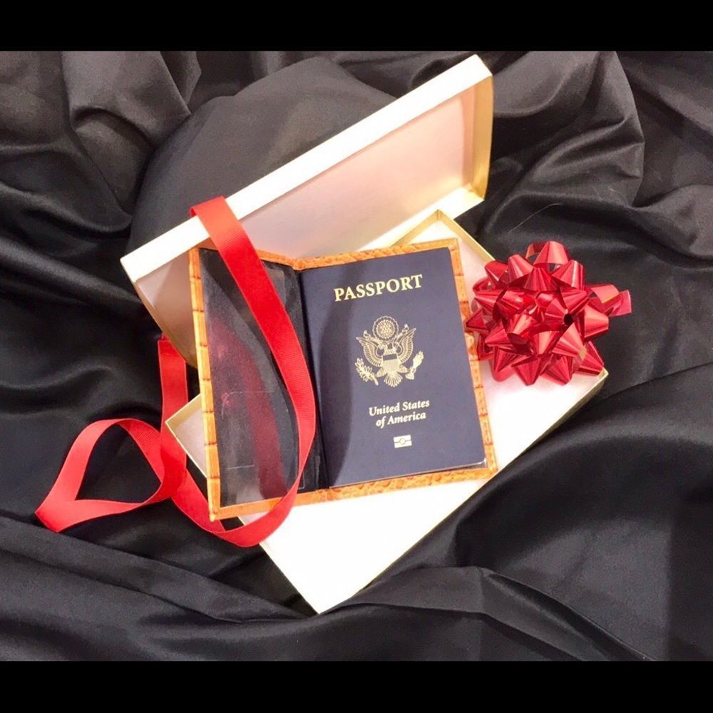 Leather Passport holder - Picture 2 of 5